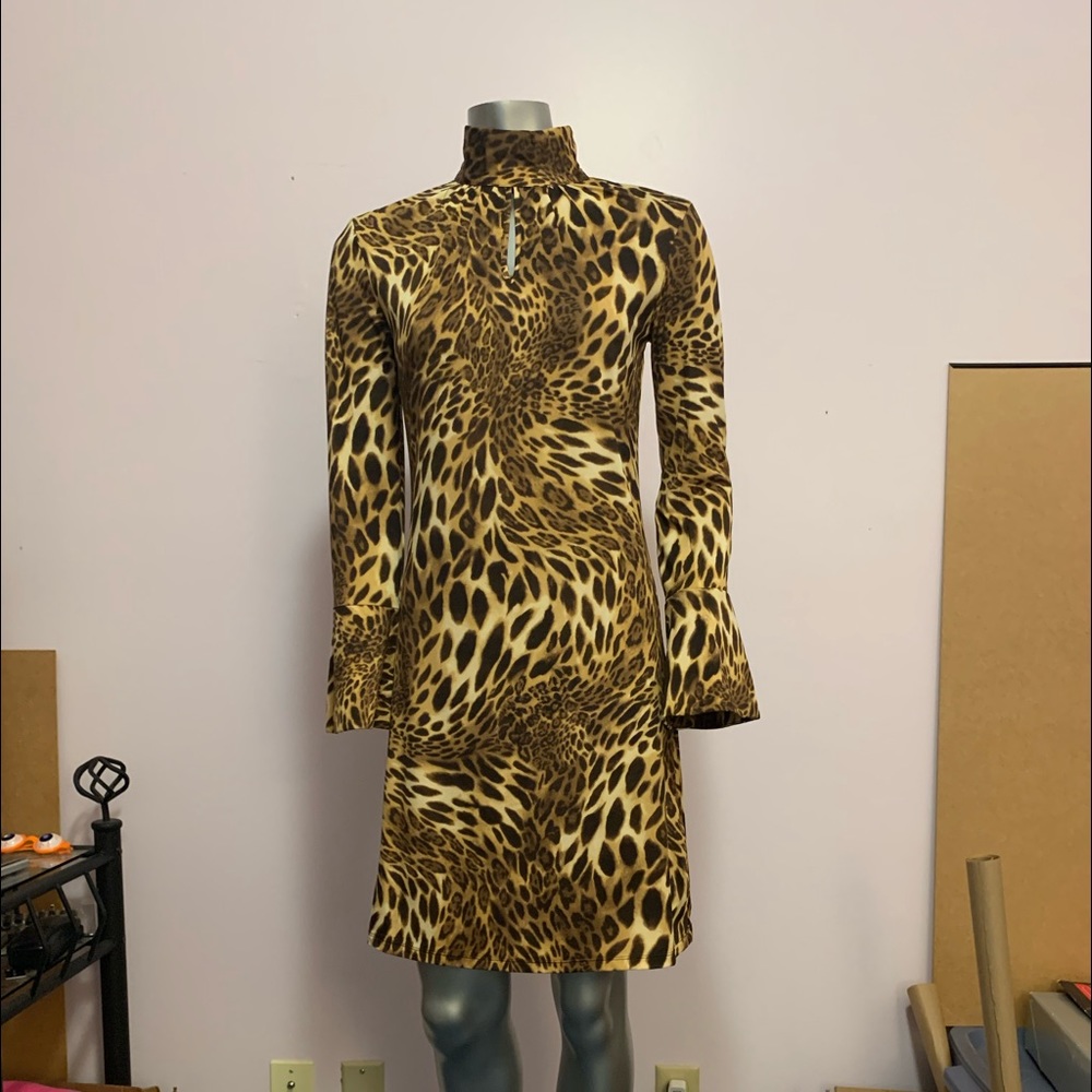 INC dress keyhole back w bell sleeves like new!